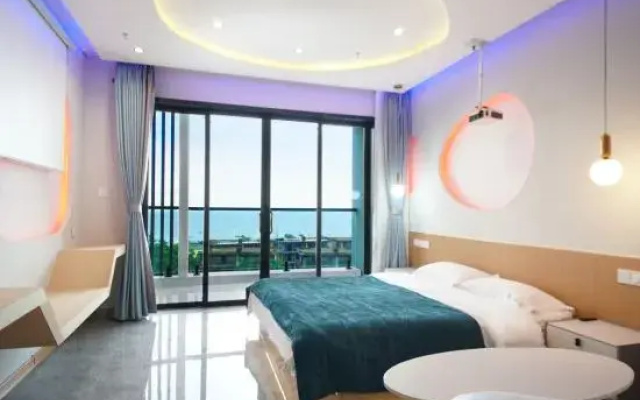 Rococo Rainforest Beachfront Scenic Apartment (Sankuai Stone Bailing Beach)