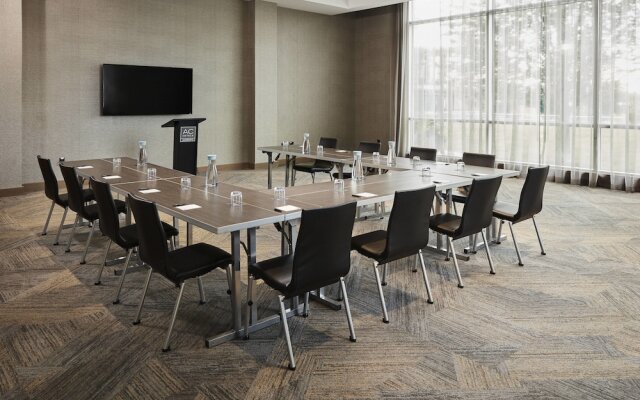 AC Hotel by Marriott Cincinnati at The Banks