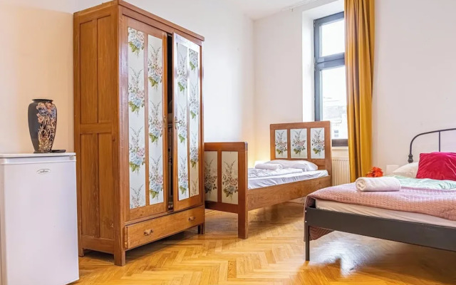 Cozy Room Near U6 Dresdner Subway Line