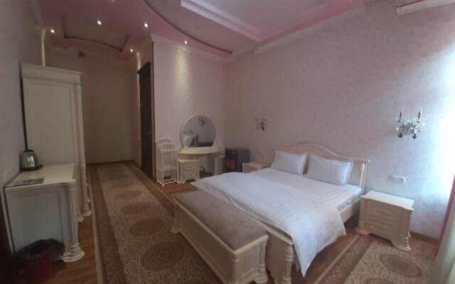 Eleon Hotel - Hostel