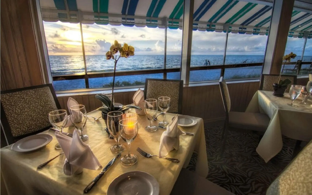 Naples Beach Club, a Four Seasons Resort