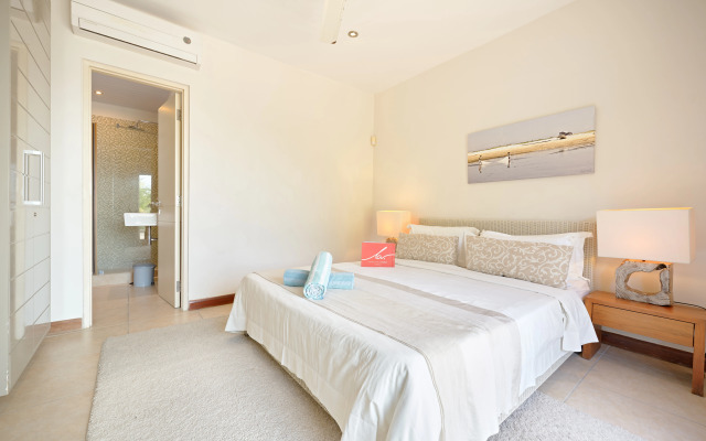Bon Azur Beachfront Suites & Penthouses with LOV