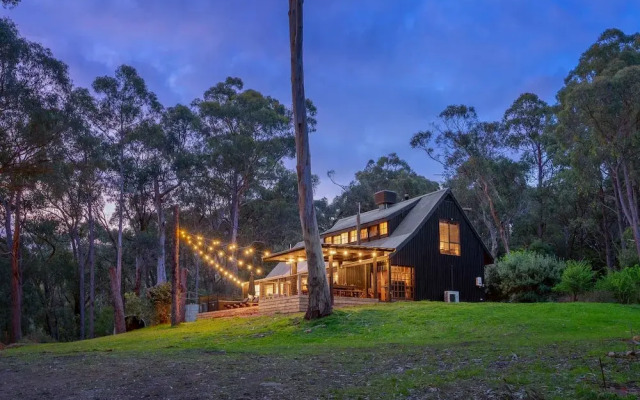 Onyx Retreat Healesville Luxury Lodge x Hot Tub
