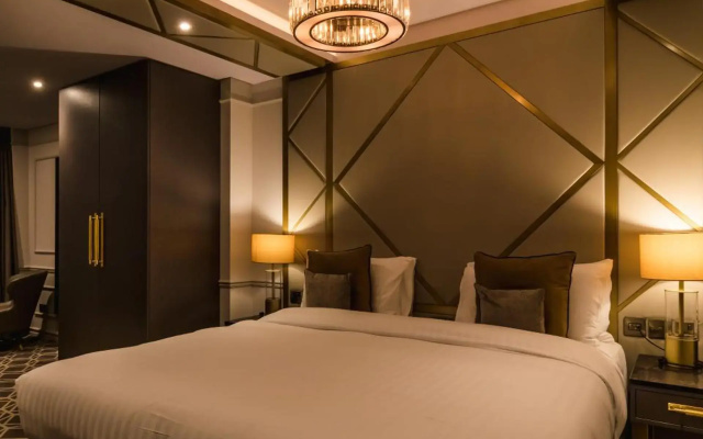 Seven Hotel