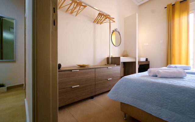 Home with Courtyard in Heart of Old Town