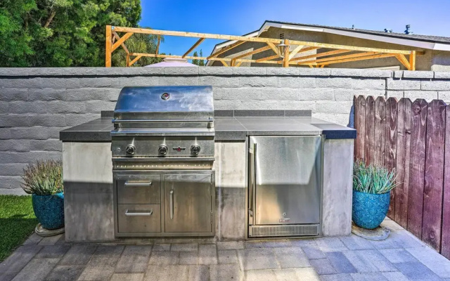 Sunny Orange County Abode w/ Fire Pit & Backyard!