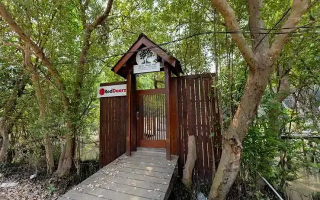 RedDoorz Resort @ Taman Wisata Mangrove