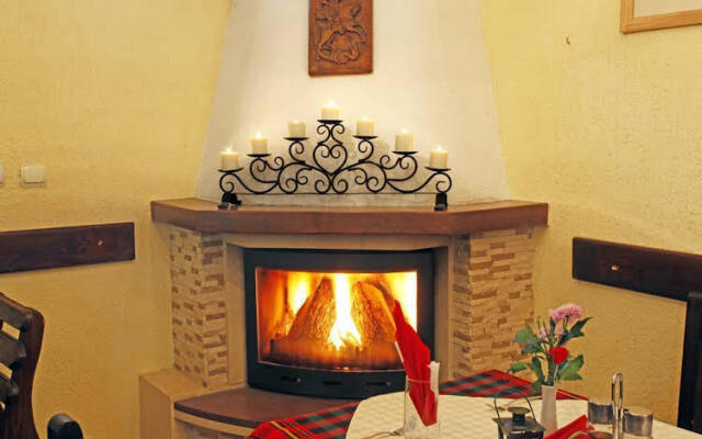 Family Hotel Varosha 2003