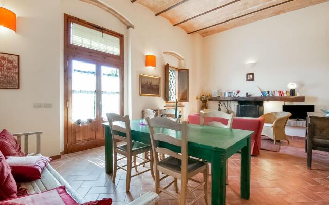 Boutique Cottage in Poggibonsi with Pool
