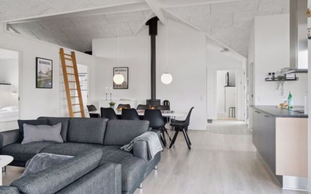 "Fader" - 950m from the sea in NW Jutland