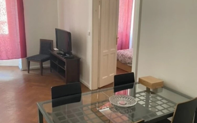 Large 3 Bedroom Family Apartment With Balcony