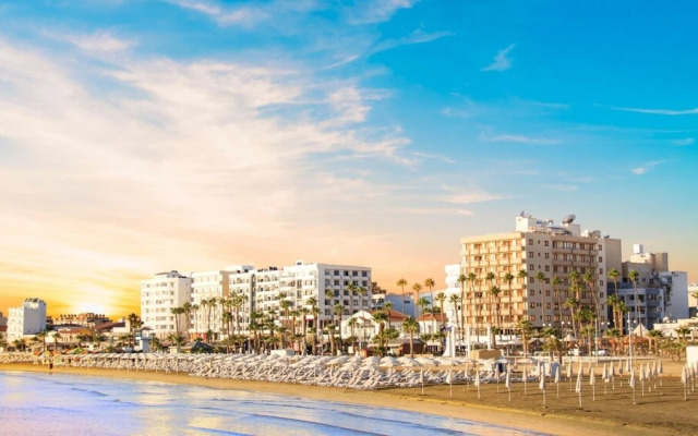 Majestic Beachfront Larnaka Finikoudes