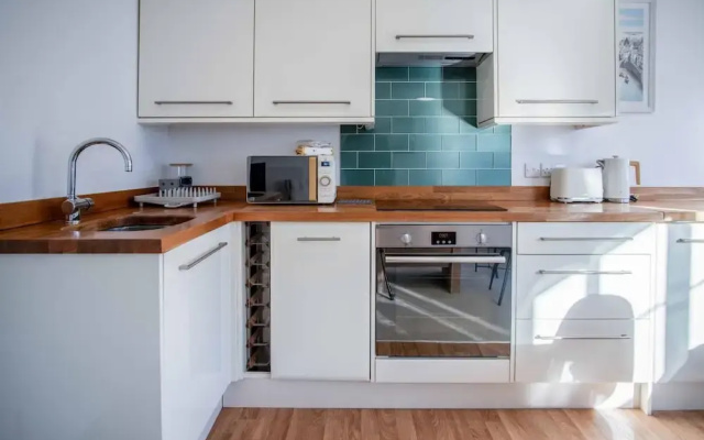 The Nook North Beach - 1 Bedroom Apartment - Tenby