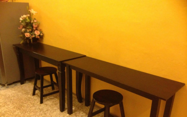 Cocoa Mews Cafe & Homestay - Hostel