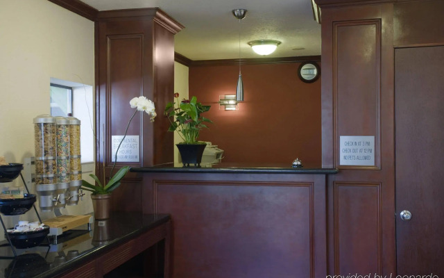 Americas Best Value Inn & Suites Wine Country