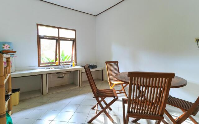 Yuli Bungalows