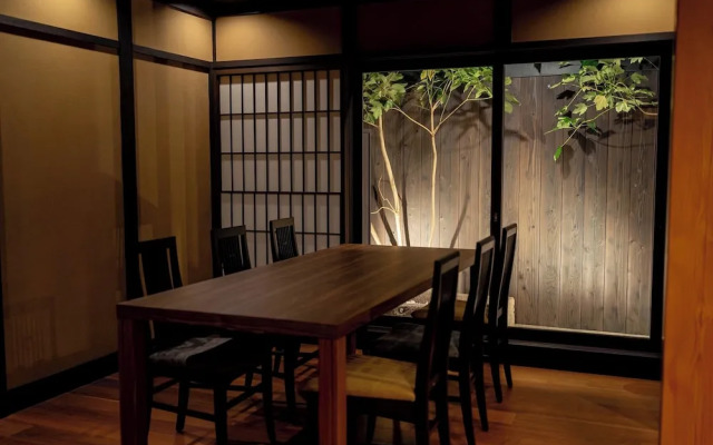 Resi Stay Palace Gate