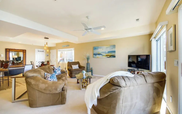 Family Condo w/ Views & Pool Access in Lake Ozark!