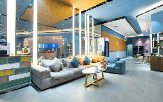 Qingfeng Bailu Hotel (Zhengzhou Erqi Wanda Plaza)