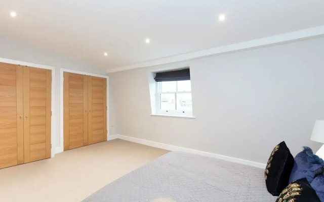 Stunning Central Windsor Town House