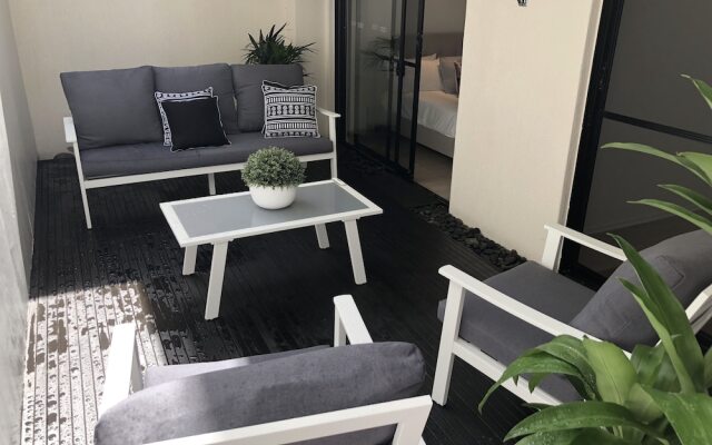 Sunshine Beach Luxe Apartment