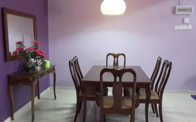 Roemahkoe Holiday House