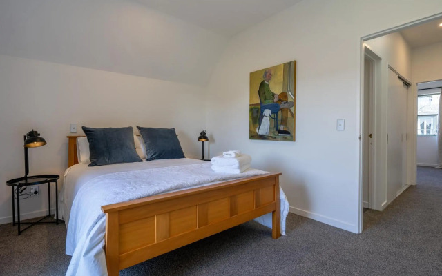 Chester Street West Apartment