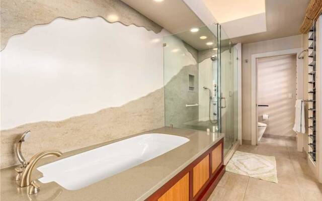 Waterfall House 4 Bedrooms 3.5 Bathrooms Condo