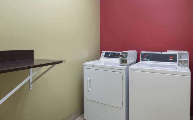 La Quinta Inn & Suites by Wyndham Atlanta-Union City