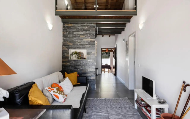 Casa da Fonte / Fountain House