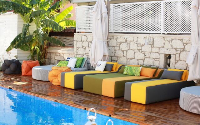 The Six Alaçatı Hotel