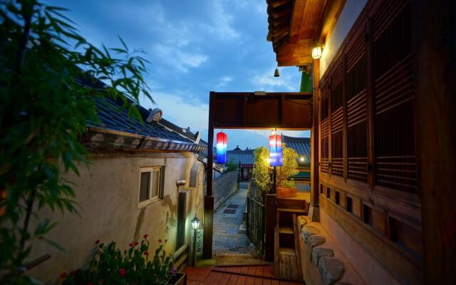 Jeonju Cheonnyeoneui Achim Hanok Pension