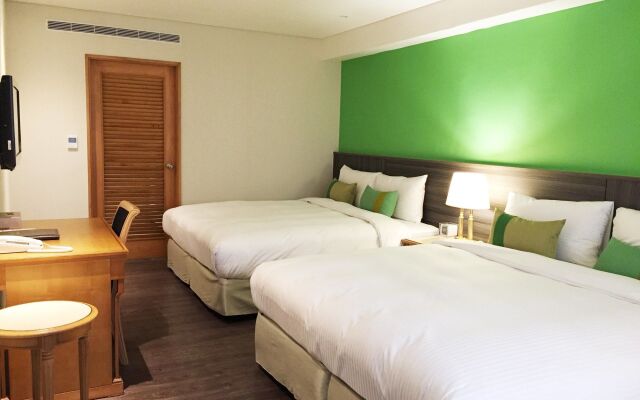 Green World Triplebeds Hotel