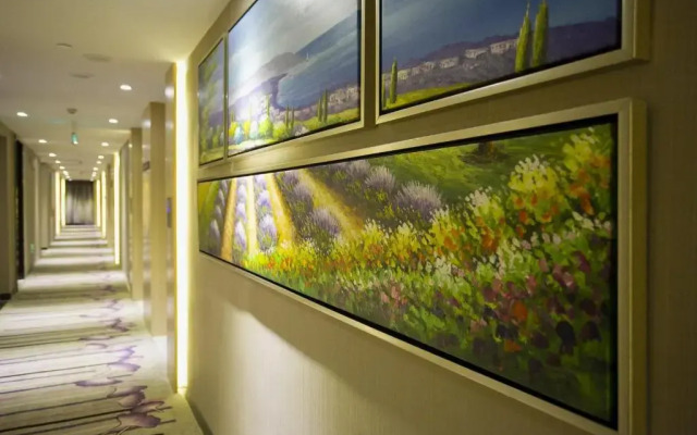 Lavande Hotel JHWG Metro Station