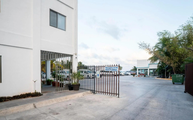 Capital O Cancun International Airport 24/7