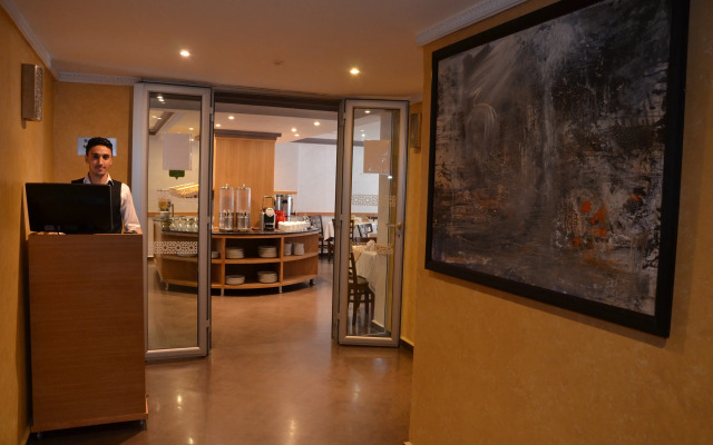 Almas Hotel