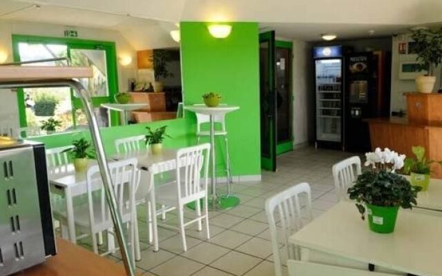 Lemon Hotel - Mery sur Oise/Cergy