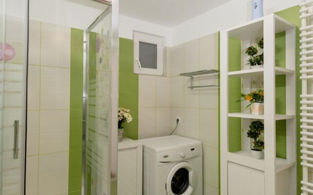 City Center Queen Apartment
