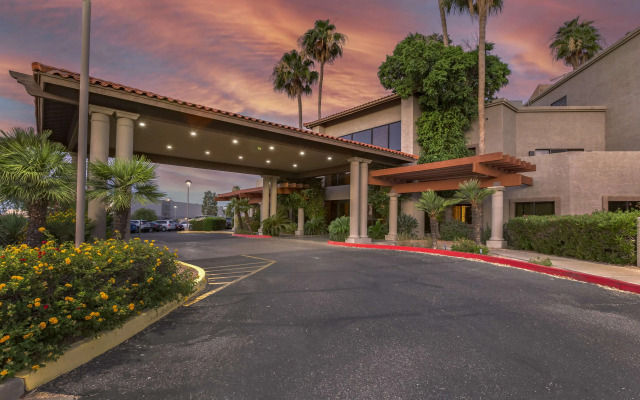 Best Western Plus Scottsdale Thunderbird Suites