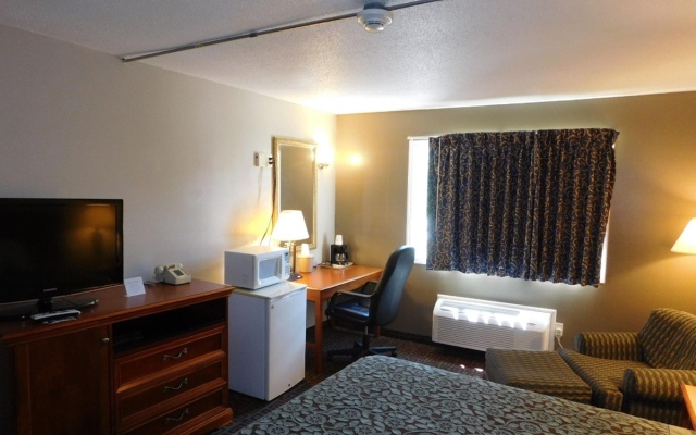 Days Inn by Wyndham West Branch Iowa City Area