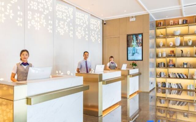 Paco Hotel (Guangzhou South Railway Station Panyu Changlong Branch)