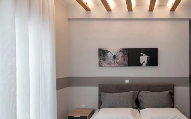 101m² Renovated Apartment in Koukaki