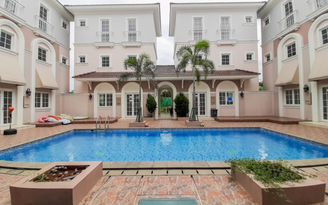 Comfy Studio Guest House At Alesha Vanya Park (Sharing Bathroom)
