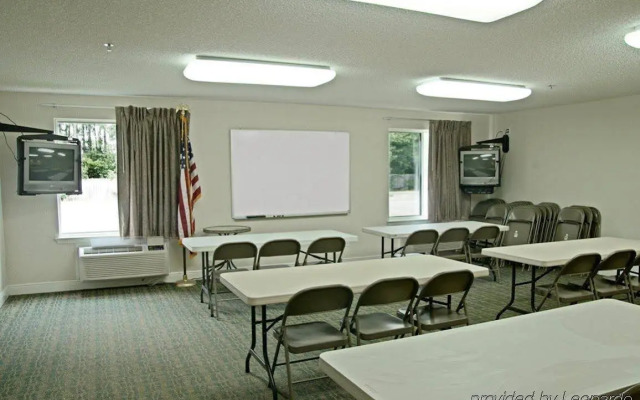 Red Roof Inn & Suites Pensacola East - Milton