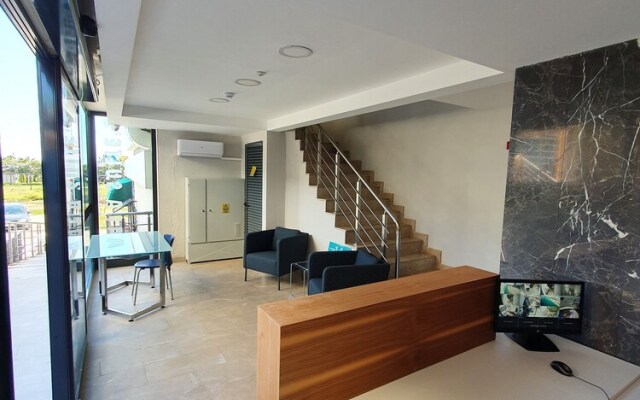Lara Suite's