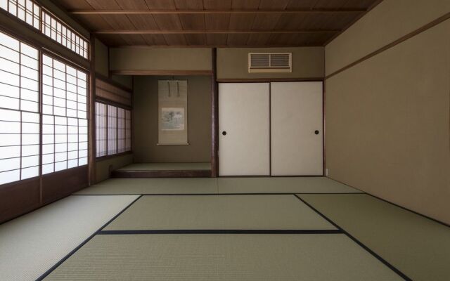 Gion Komatsu