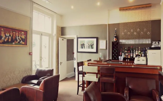 Hillcrest Hotel