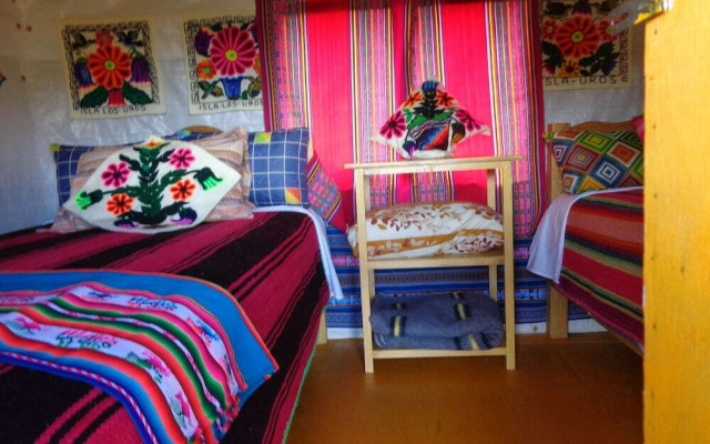 Uros Sol y Luna Lodge