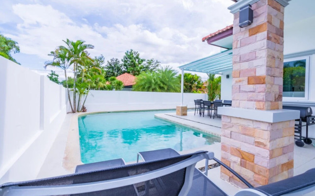 Modern 4 Bedroom Pool Villa - OPH1