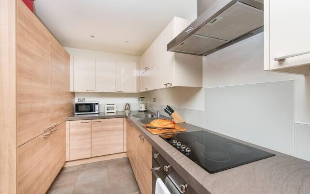Stylish & Bright 3BR Apartment With Terrace